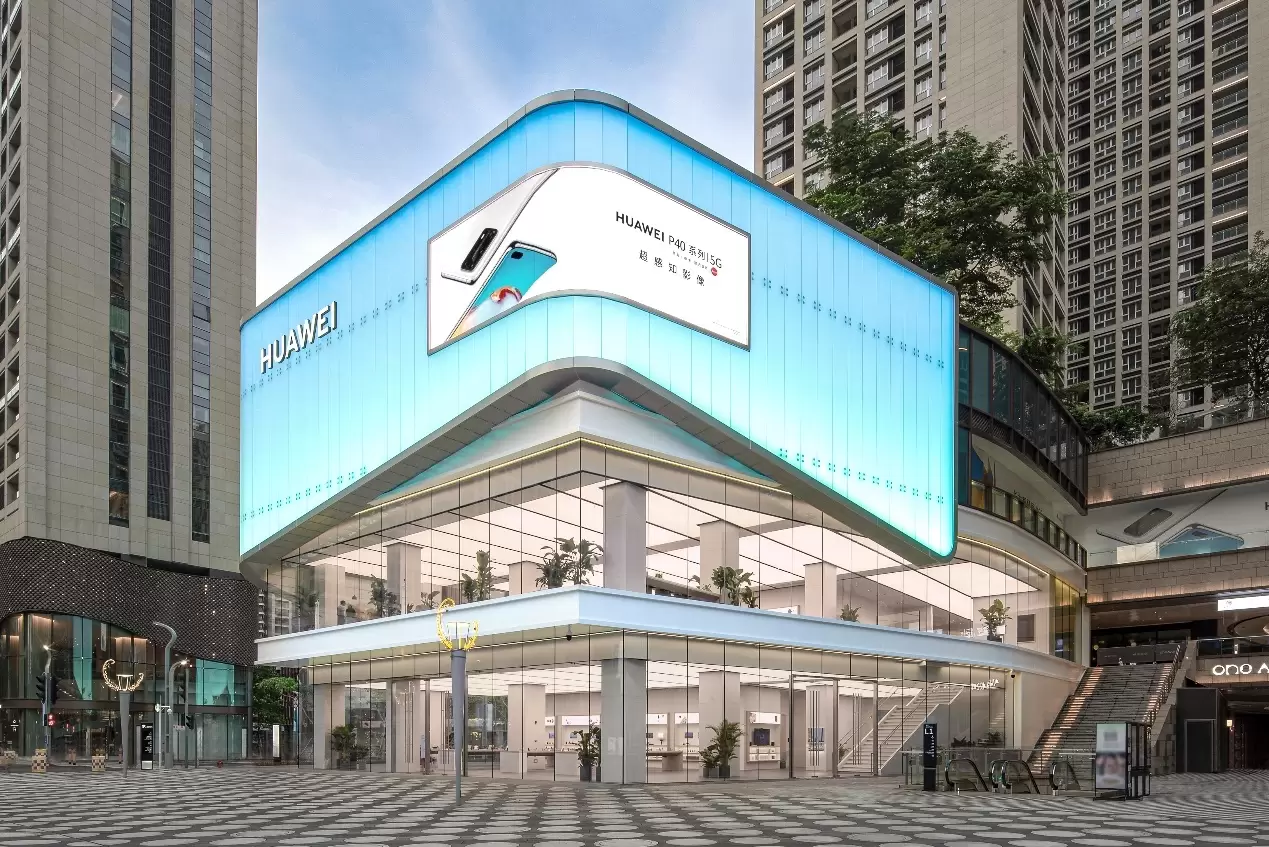 Digital signage for experience centers: case study cover