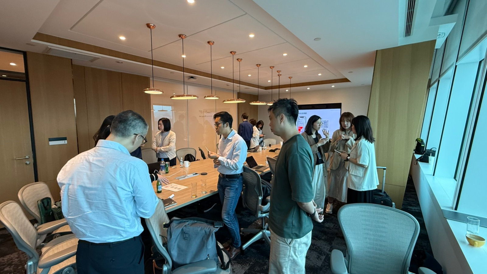 Exchange after the meeting1